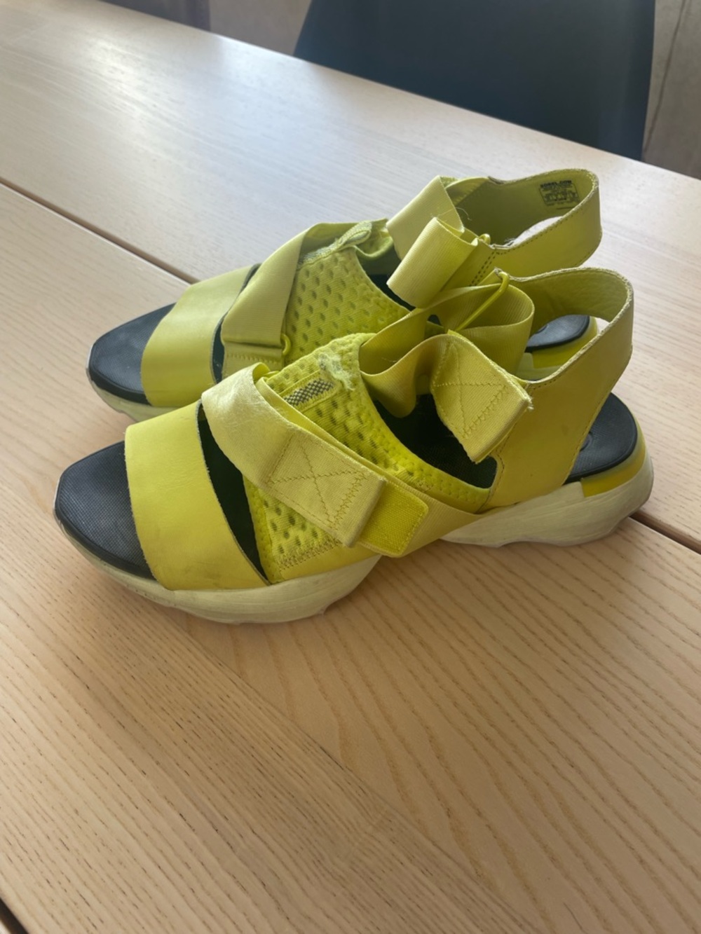 Sorel Women's Kinetic Impact Sandals size 10 in ‘bolt’ vibrant yellow Sorel shoe